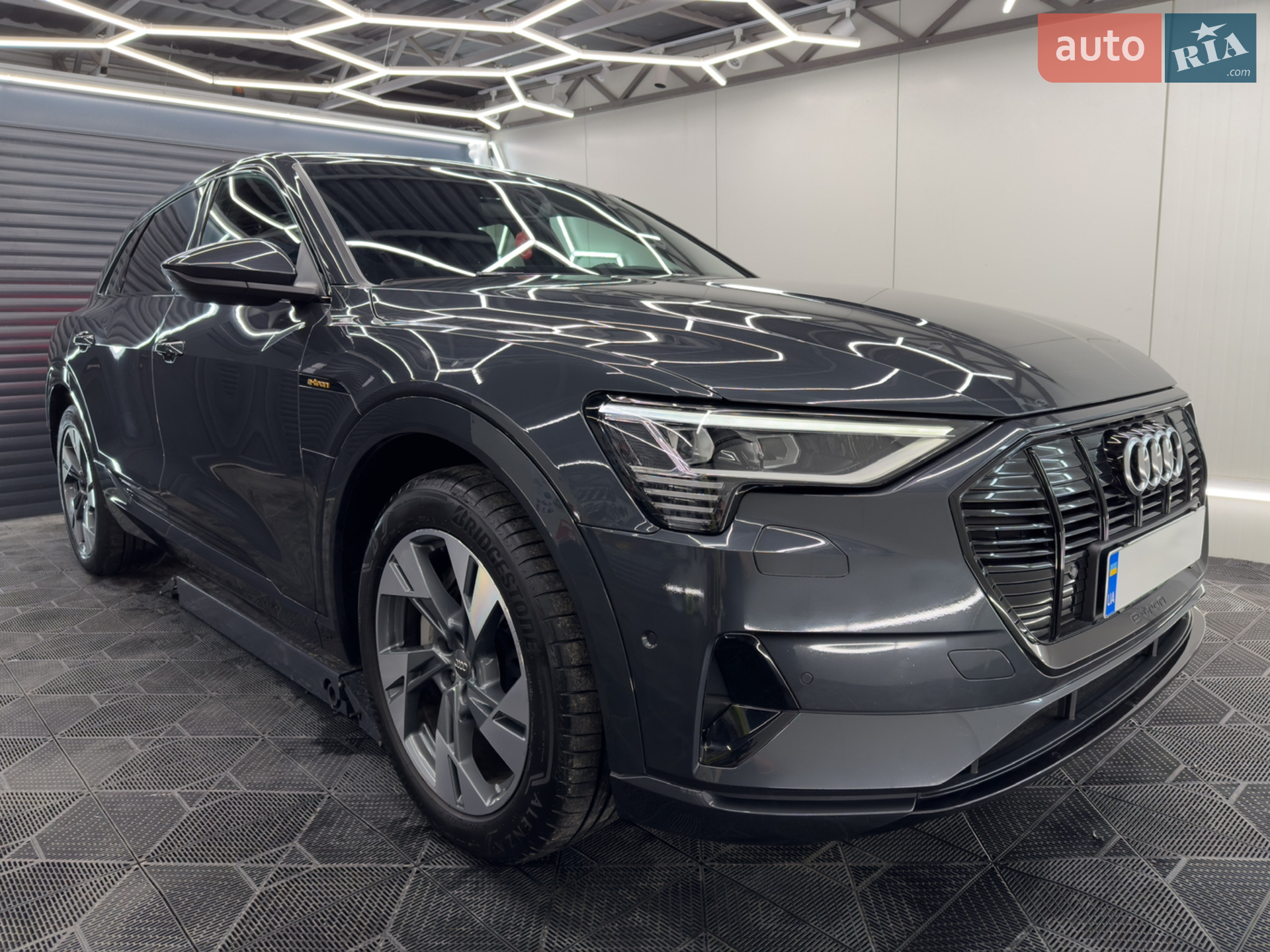 2019 Audi e-tron - мініатюра 2