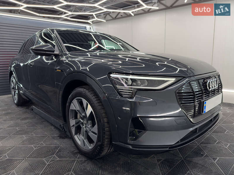 Внедорожник / Кроссовер Audi e-tron 2019 в Ужгороде
