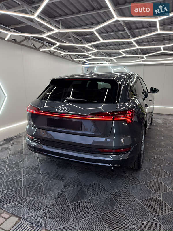 Внедорожник / Кроссовер Audi e-tron 2019 в Ужгороде