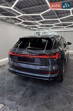 Внедорожник / Кроссовер Audi e-tron 2019 в 