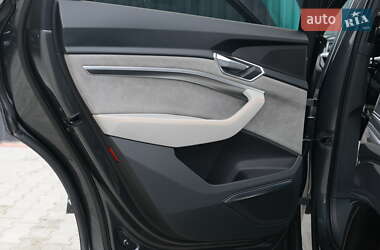 Внедорожник / Кроссовер Audi e-tron 2020 в 