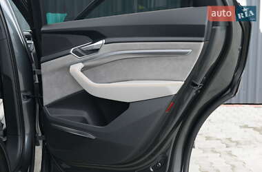 Внедорожник / Кроссовер Audi e-tron 2020 в 