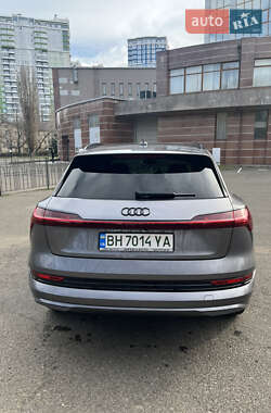 Внедорожник / Кроссовер Audi e-tron 2019 в 
