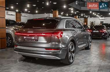 Внедорожник / Кроссовер Audi e-tron 2019 в 
