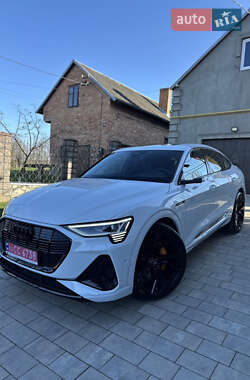 Внедорожник / Кроссовер Audi e-tron 2020 в 
