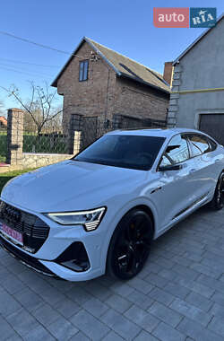 Внедорожник / Кроссовер Audi e-tron 2020 в 
