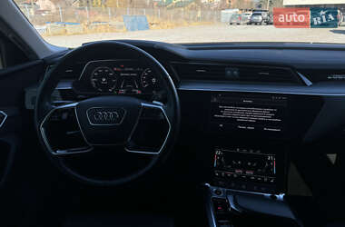 Внедорожник / Кроссовер Audi e-tron 2021 в 