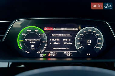 Внедорожник / Кроссовер Audi e-tron 2022 в 
