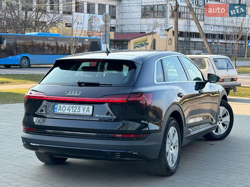 Внедорожник / Кроссовер Audi e-tron 2021 в Иршаве