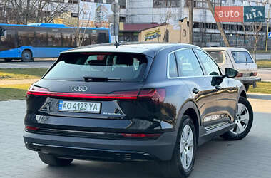 Внедорожник / Кроссовер Audi e-tron 2021 в 