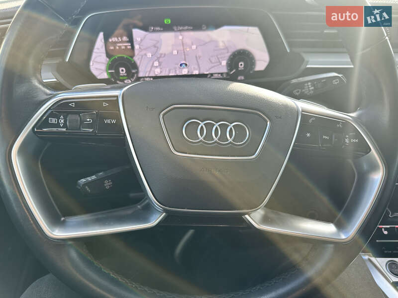 Внедорожник / Кроссовер Audi e-tron 2021 в Иршаве