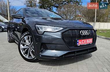 Внедорожник / Кроссовер Audi e-tron 2022 в 