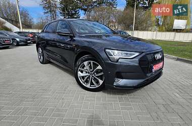 Внедорожник / Кроссовер Audi e-tron 2022 в 