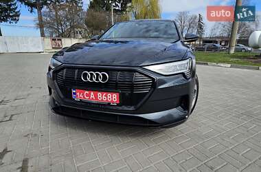 Внедорожник / Кроссовер Audi e-tron 2022 в 