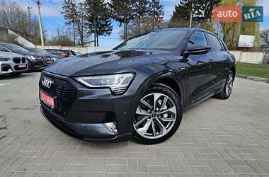 Внедорожник / Кроссовер Audi e-tron 2022 в 