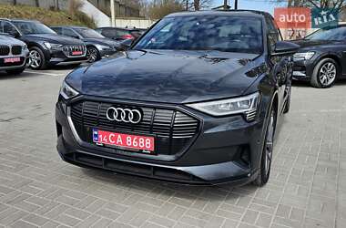 Внедорожник / Кроссовер Audi e-tron 2022 в 