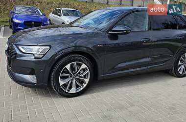 Внедорожник / Кроссовер Audi e-tron 2022 в 