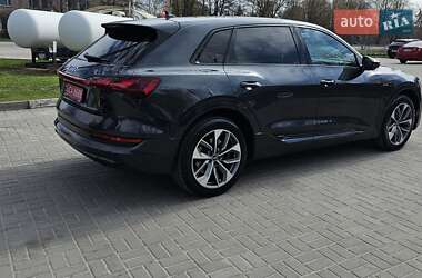 Внедорожник / Кроссовер Audi e-tron 2022 в 