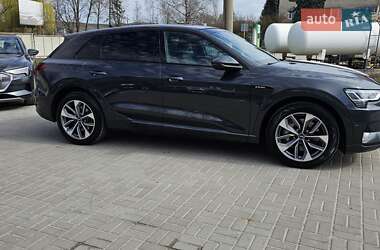 Внедорожник / Кроссовер Audi e-tron 2022 в 