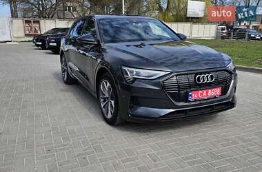 Внедорожник / Кроссовер Audi e-tron 2022 в 