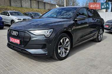 Внедорожник / Кроссовер Audi e-tron 2022 в 