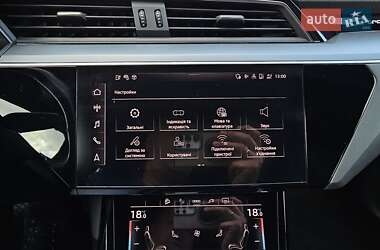 Внедорожник / Кроссовер Audi e-tron 2022 в 