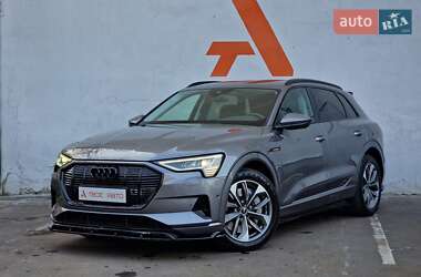 Внедорожник / Кроссовер Audi e-tron 2020 в 