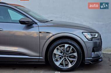 Внедорожник / Кроссовер Audi e-tron 2020 в 