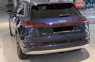 Внедорожник / Кроссовер Audi e-tron 2021 в 
