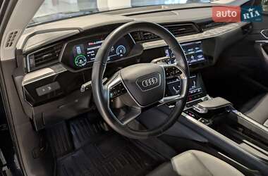 Внедорожник / Кроссовер Audi e-tron 2021 в 