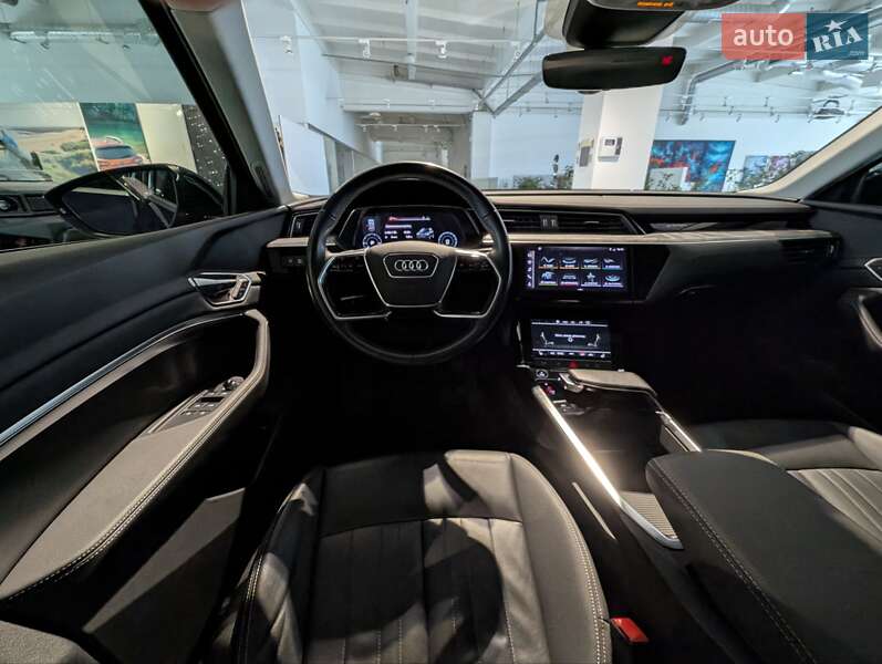 Позашляховик / Кросовер Audi e-tron 2021 в Києві