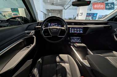 Внедорожник / Кроссовер Audi e-tron 2021 в 