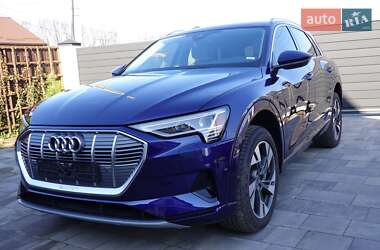 Внедорожник / Кроссовер Audi e-tron 2022 в 