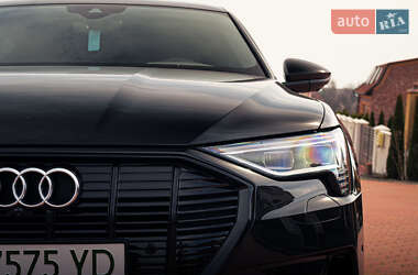 Внедорожник / Кроссовер Audi e-tron 2019 в 