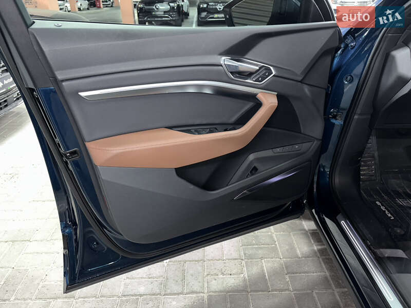 Внедорожник / Кроссовер Audi e-tron 2019 в Киеве