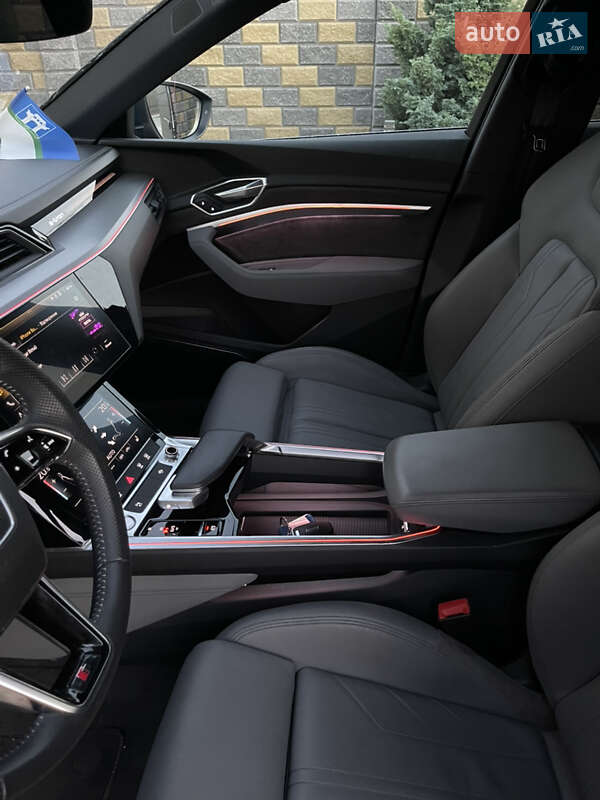 Позашляховик / Кросовер Audi e-tron 2019 в Рівному