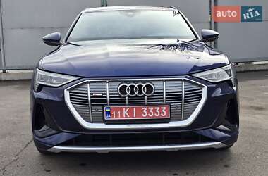 Внедорожник / Кроссовер Audi e-tron 2022 в 