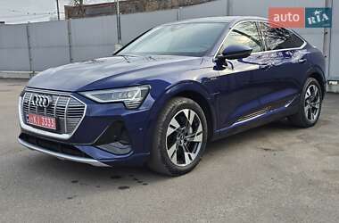 Внедорожник / Кроссовер Audi e-tron 2022 в 