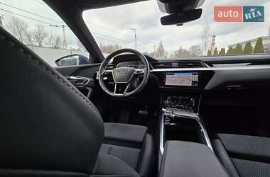 Внедорожник / Кроссовер Audi e-tron 2022 в 
