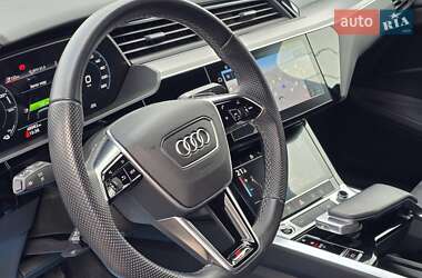 Внедорожник / Кроссовер Audi e-tron 2022 в 