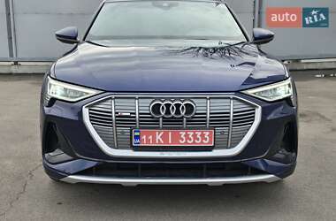 Внедорожник / Кроссовер Audi e-tron 2022 в 