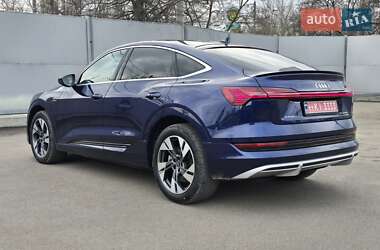 Внедорожник / Кроссовер Audi e-tron 2022 в 