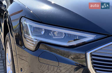 Позашляховик / Кросовер Audi e-tron 2019 в 