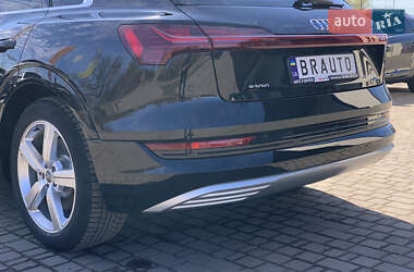 Позашляховик / Кросовер Audi e-tron 2019 в 