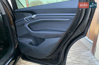 Позашляховик / Кросовер Audi e-tron 2019 в 