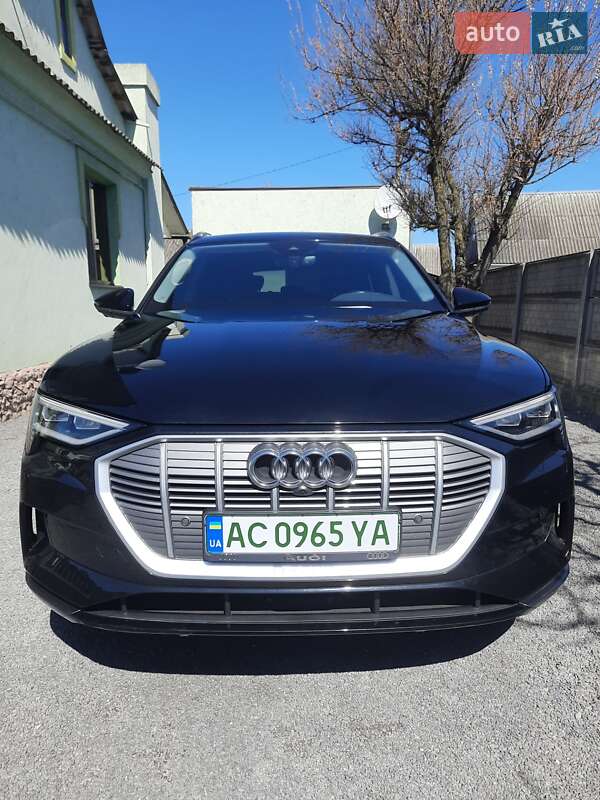 Внедорожник / Кроссовер Audi e-tron 2020 в 
