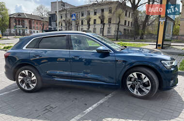 Внедорожник / Кроссовер Audi e-tron 2020 в 