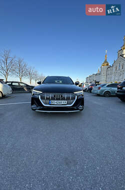 Внедорожник / Кроссовер Audi e-tron 2021 в 