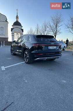 Внедорожник / Кроссовер Audi e-tron 2021 в 