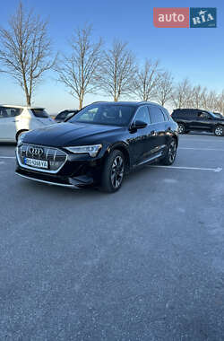 Внедорожник / Кроссовер Audi e-tron 2021 в 
